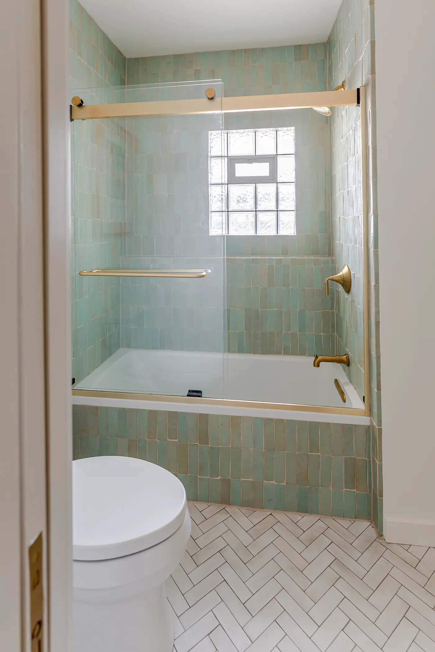 Bathroom remodel by DR CASA.